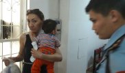 В Алматы менеджер турфирмы отправится за решетку с грудным ребенком