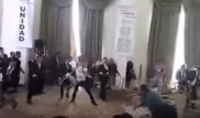 В Мексике участники конгресса учителей забросали друг друга стульями