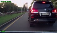 В Алматы водитель Lexus мгновенно поплатился за нарушение ПДД