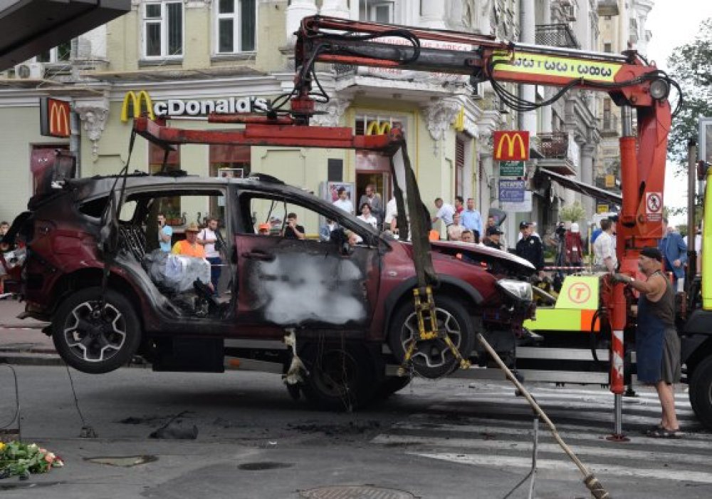 Взорванный автомобиль, в котором погиб журналист Павел Шеремет. Фото © РИА Новости