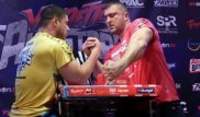 Казахстанский силач проиграл поединок за титул абсолютного чемпиона мира по армрестлингу