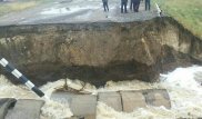Мост смыло потоками воды в Актюбинской области