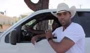 Как не быть застреленным полицейским: Видео, ставшее хитом Facebook