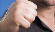 Алматинцу начали угрожать после жалобы в полицию на нарушение ПДД