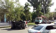 Внедорожник перевернулся в результате ДТП в Алматы