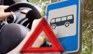 Водитель Mercedes насмерть сбил двух человек на остановке в Шымкенте