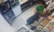 Плевавшего на котлеты повара уволили в Павлодаре