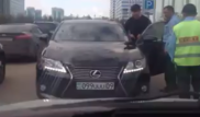 Полицейские нашли водителя Lexus, устроившего перепалку у ТРЦ "Керуен" в Астане
