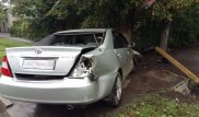 Toyota Camry снесла светофор в ДТП в Алматы