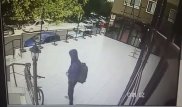 Камера видеонаблюдения зафиксировала кражу велосипеда в Астане