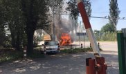 Горящий на трассе грузовик сняли очевидцы в Алматы