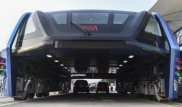 Движущийся над землей автобус запустили в Китае