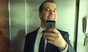 Вы держитесь там: Петиция за отставку Медведева взорвала Рунет