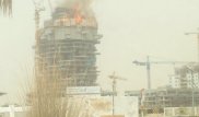 Строящаяся высотка с элитным жильем загорелась в центре Дубаи