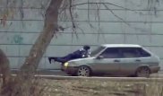 В Актобе осудили мужчину, "прокатившего" на капоте полицейского