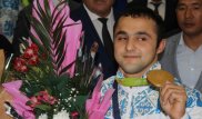 Нижат Рахимов впервые за три года увидел отца в аэропорту Алматы