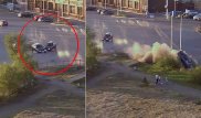 Авто протаранило дорожный знак у акимата в Карагандинской области