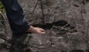 В Китае на камне найдены следы великана