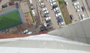 Парень выпал с 15-го этажа жилого дома в Астане