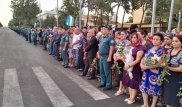 Жители Ташкента прощаются с Исламом Каримовым