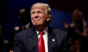 Путин смотрит на Клинтон и смеется - Трамп
