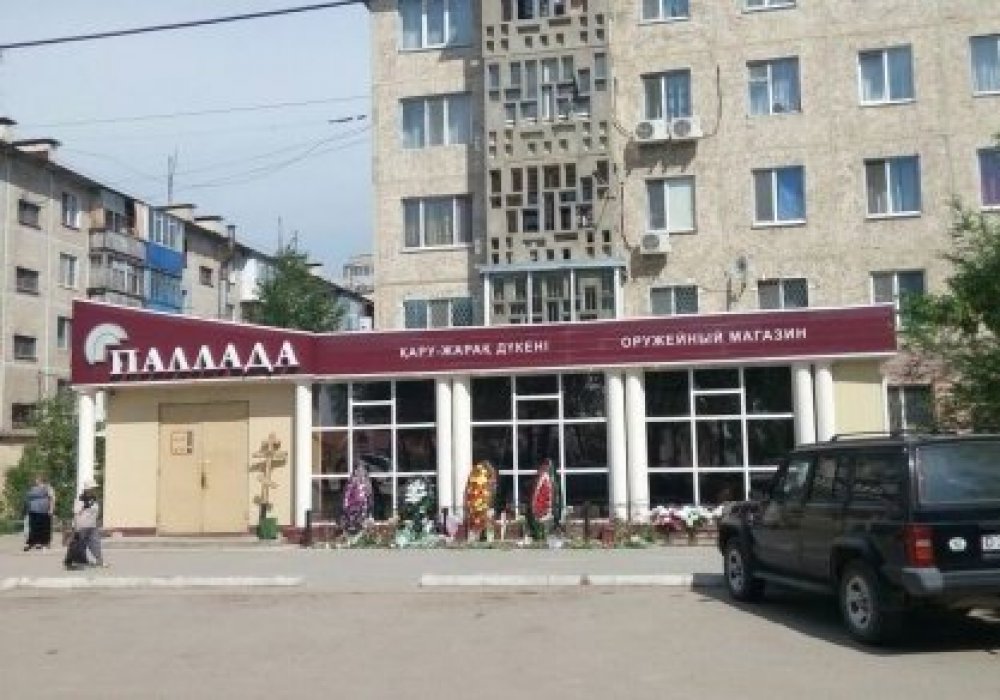 Магазин "Паллада" после нападения. Фото Tengrinews.kz©