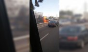 В Алматы на проспекте Рыскулова загорелся строительный прицеп
