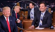Ведущий взлохматил знаменитую прическу Трампа в прямом эфире
