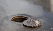 Наехавший на открытый люк костанаец отсудил у коммунальщиков сумму ущерба