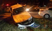 Автомобиль снес светофор и дорожные знаки в результате ДТП в Алматы