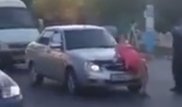 Танцующая женщина парализовала движение в центре Петропавловска