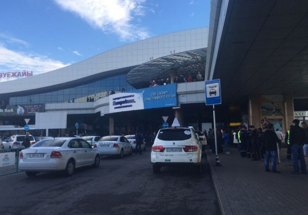 Эвакуация в аэропорту Алматы. ©Tengrinews