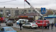 В Петропавловске в провалившемся асфальте застряла машина