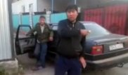 Справившего нужду на чужой забор в Есике наказали адмарестом на 5 суток