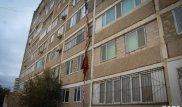 В Актау вор покинул место преступления по связанным коврам