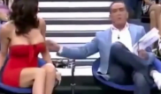 Испанский ведущий случайно сорвал платье у приглашенной звезды