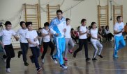 Данияр Елеусинов провел урок физкультуры в своей школе