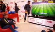 Аршавин сыграл с алматинскими болельщиками в симулятор FIFA 17
