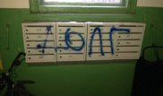 В России коллекторы "продали" внучку должника торговцам органами