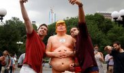 Американец анонимно купил статую голого Трампа за 22 тысячи долларов