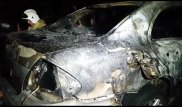 Mercedes полностью сгорел на СТО в Алматы