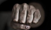 Супружеская пара, избившая алматинку посреди дороги, попросила у нее прощения