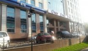 Врачи рассказали о состоянии мужчины, на которого напали возле отделения банка в Алматы