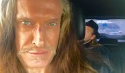 Никиту Джигурду оттаскали за волосы на встрече с адвокатом жены у здания суда