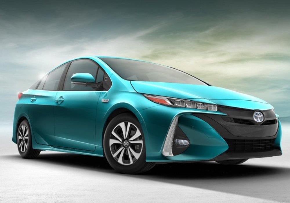 Подключаемый к розетке Toyota Prius. Фото drive.ru