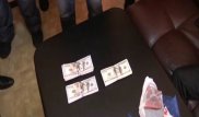 В Сети появилось видео, как девушка пытается дать взятку сотруднику КГД