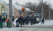Снег парализовал движение в Усть-Каменогорске