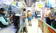 Полуобнаженные покупатели устроили забег в одном из гипермаркетов Алматы