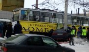 Трамвай впечатал авто в столб в ВКО