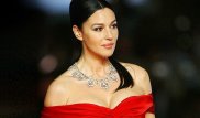 Франсуа Олланд вручил Монике Беллуччи почетный орден